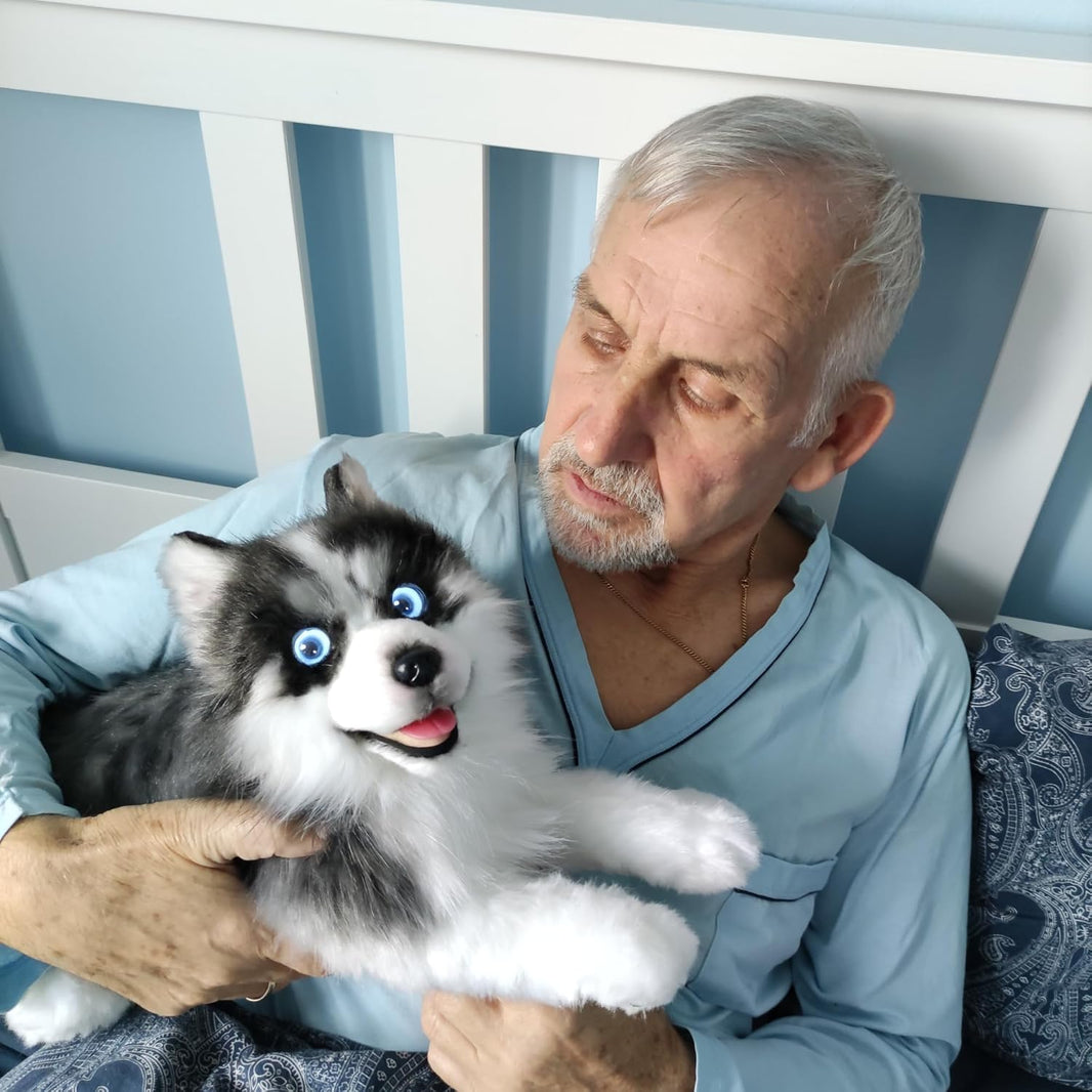 Interaktive Haustiere sind Gefährten für Senioren und Menschen mit Demenz Roboter-Katzen und Roboter-Hunde zaubern ein Lächeln ins Gesicht von Demenzpatienten!