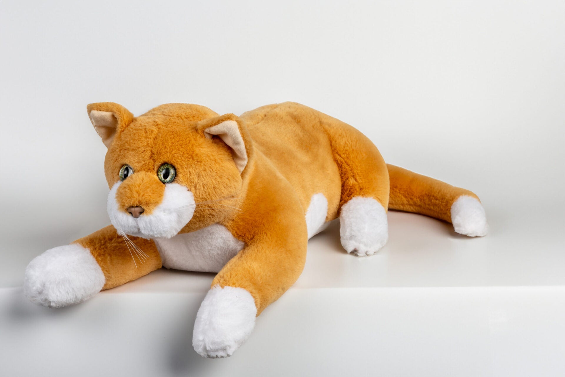 RobiCare Smart Cat, gato robot interactivo y lavable para personas con demencia