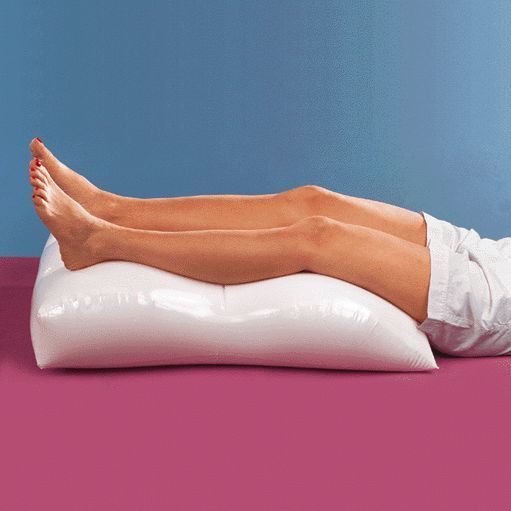 Aufblasbares Witschi Reise-Venenkissen KAMEL TRAVEL, weiß